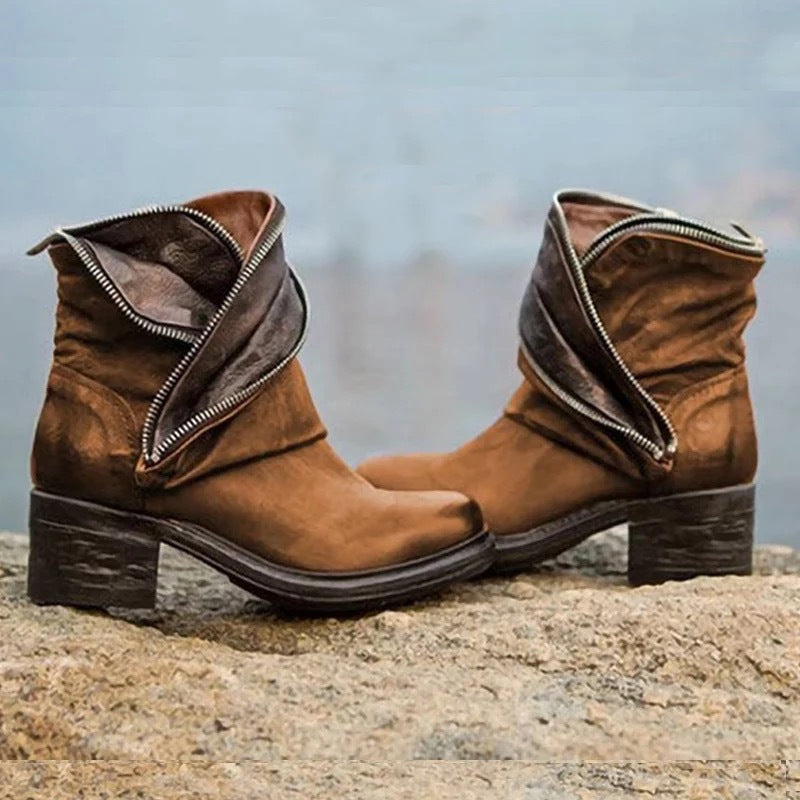 KS | Elegant, fold-over ankle boots with zipper