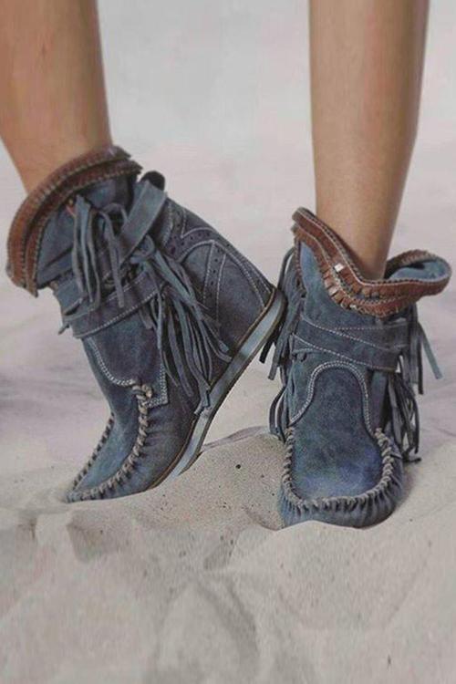 Suede moccasin boots with fringes