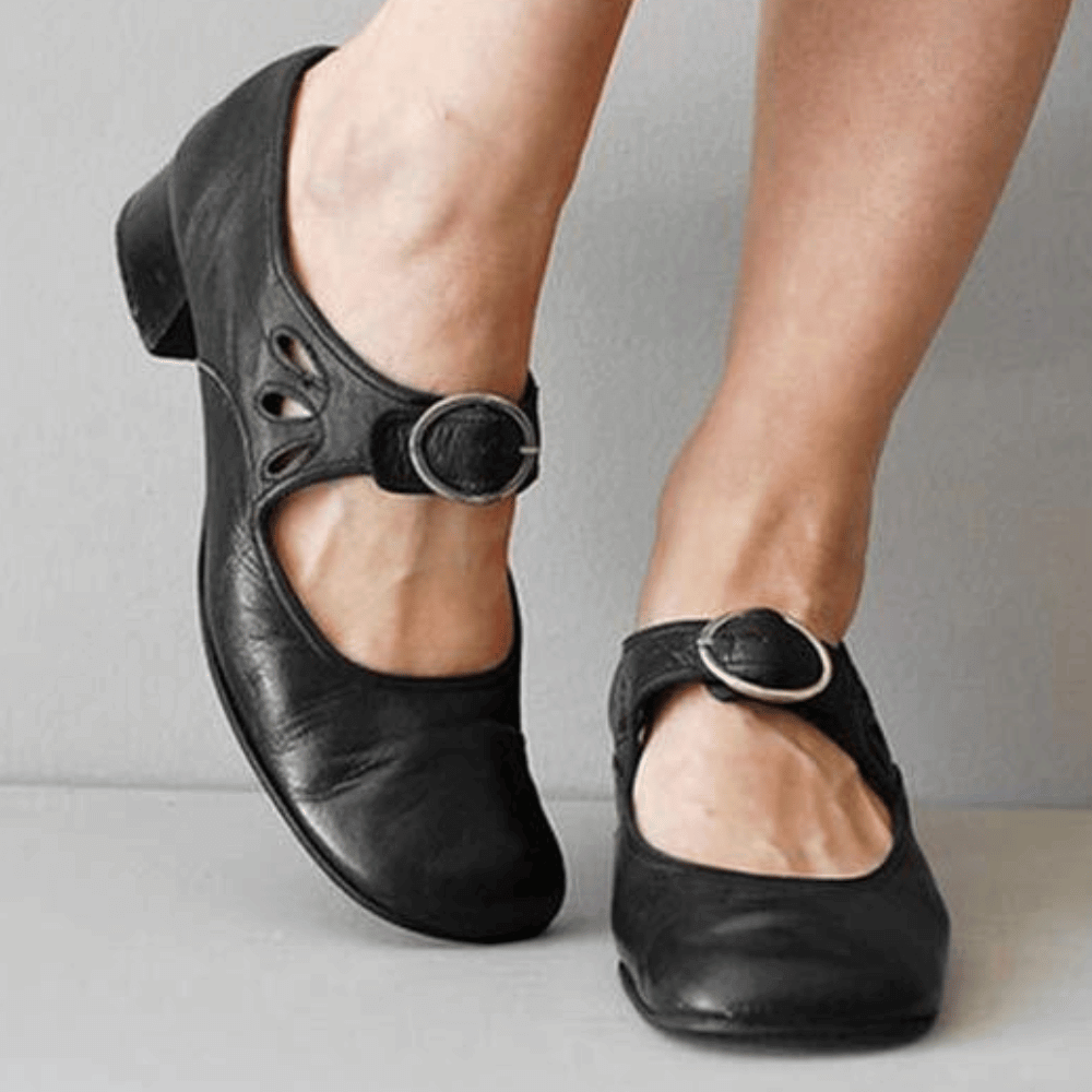 KS | Shoes with low heels and buckle