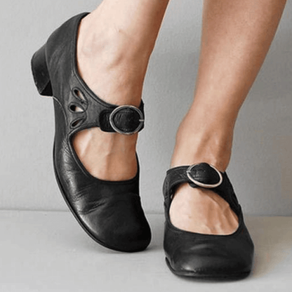 KS | Shoes with low heels and buckle